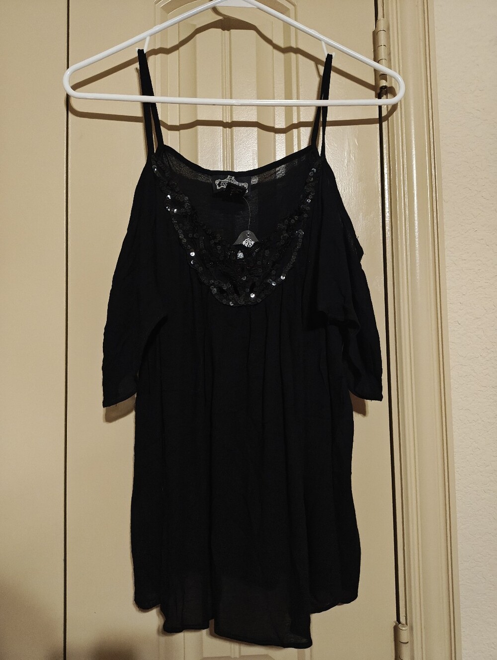 NWT Angie Sequin Cold Shoulder Evening Top Black Sz M